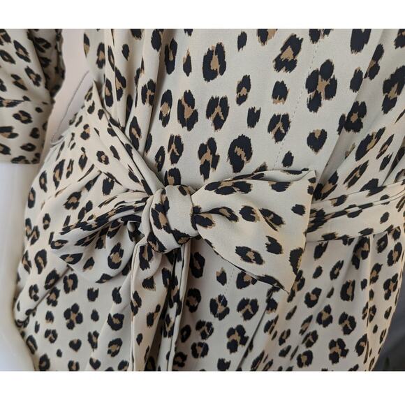 NEW Chico’s Leopard Print Belted Shirt Dress Size 4 Knee Length Neutral V-Neck - Picture 8 of 9